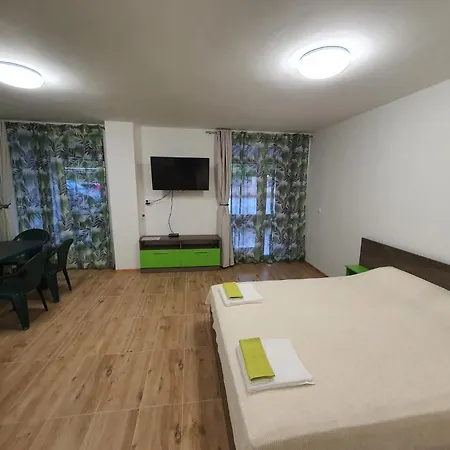Pathway To The Sea Apartment