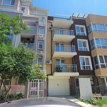 Pathway To The Sea Apartment